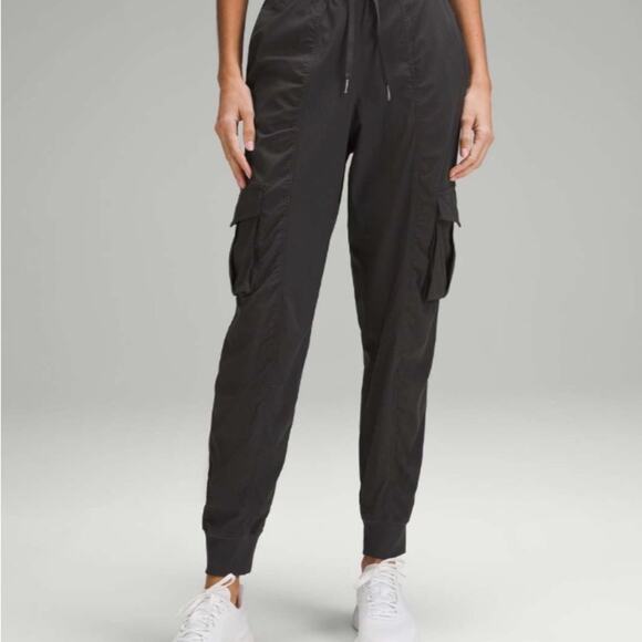 Lululemon dance studio relaxed-fit mid-rise cargo jogger in black size XL - Picture 1 of 13